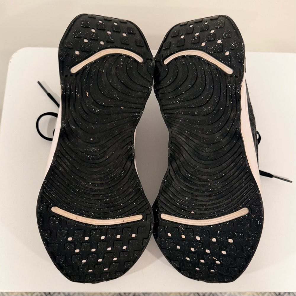 Nike Black and White Running Shoes - Picture 6 of 6